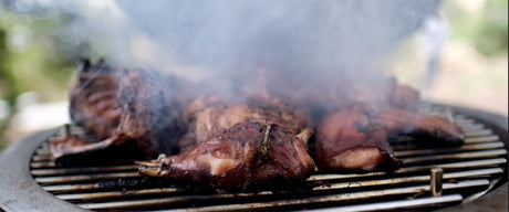 Kaninchen Low'n'Slow aus dem Kamado Grill