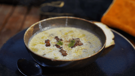 Käse Lauch Suppe mit Hackfleisch aus dem Feuertopf