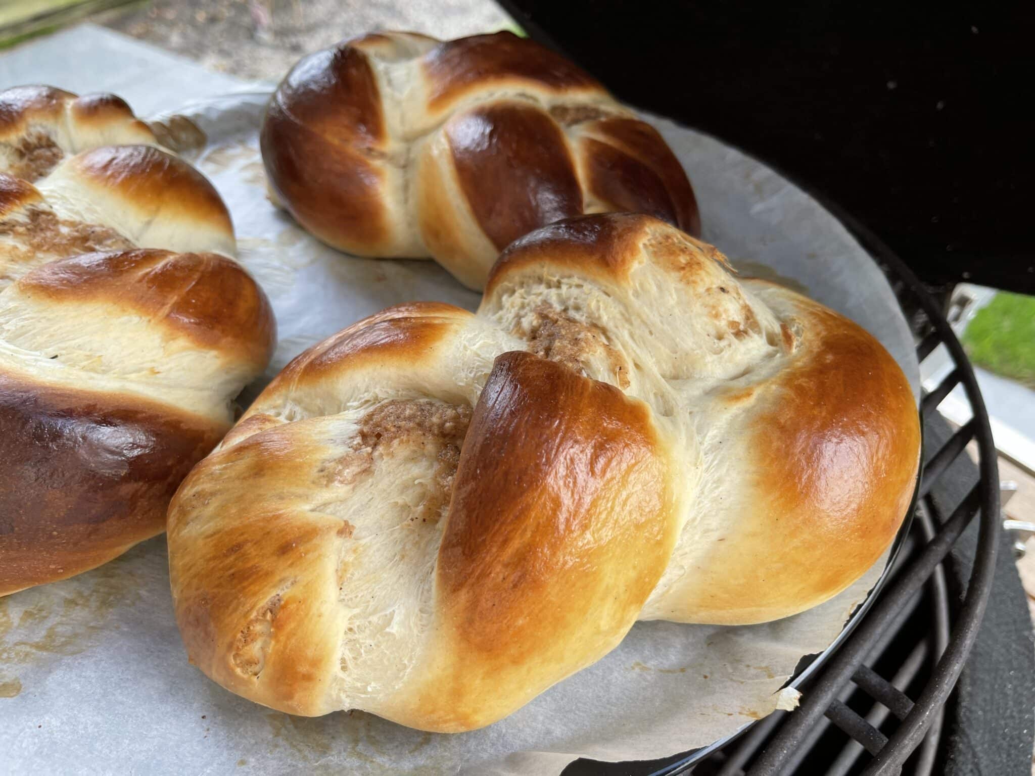 Ostergebäck: Nusszopf und Palmbrezel | Original Kamado Rezept | MONOLITH Ostergebäck: Nusszopf und Palmbrezel | Original Kamado Rezept | MONOLITH