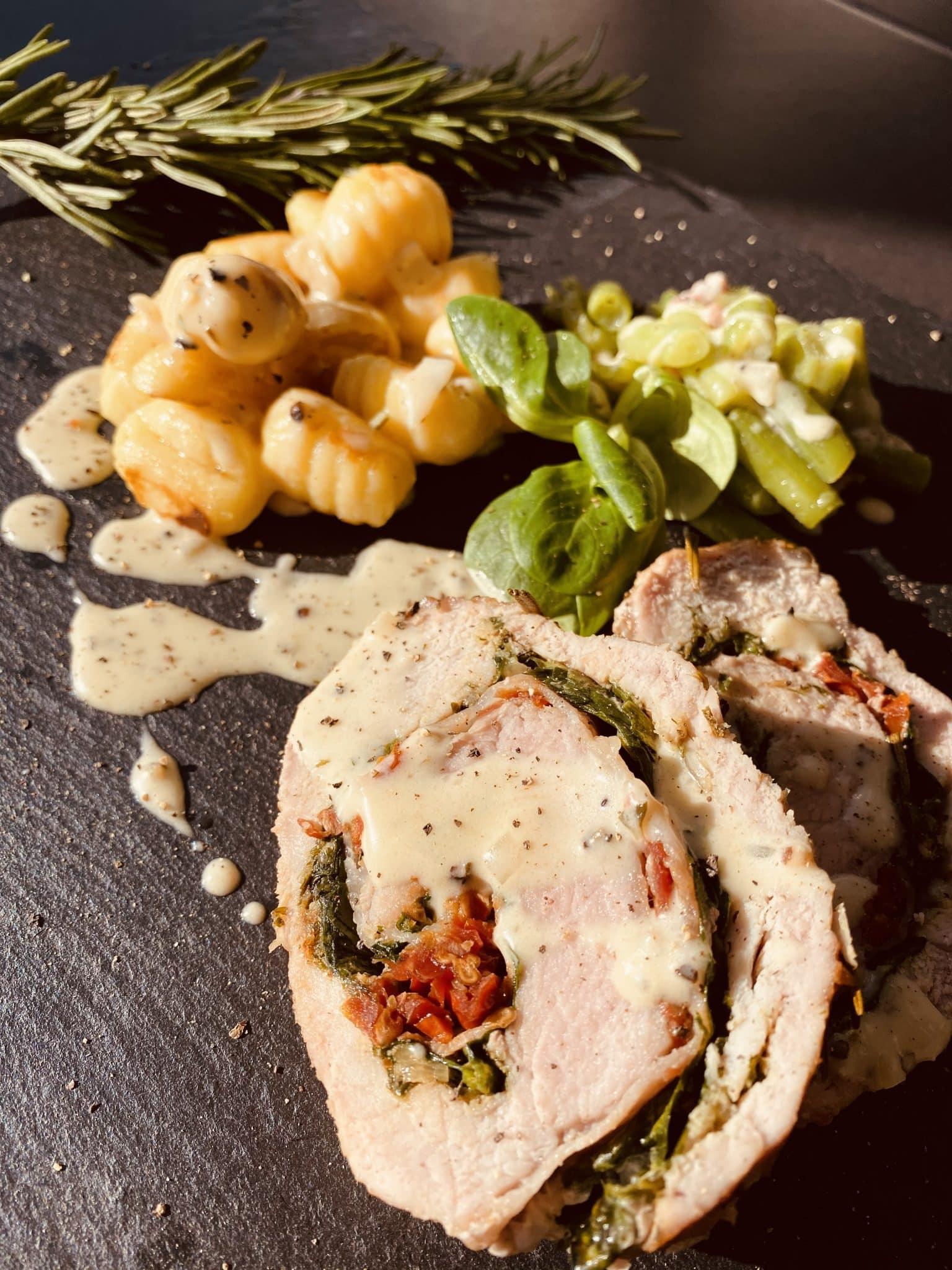 Gefüllter Kalbsrücken | Original Kamado Rezept | MONOLITH Gefüllter Kalbsrücken | Original Kamado Rezept | MONOLITH